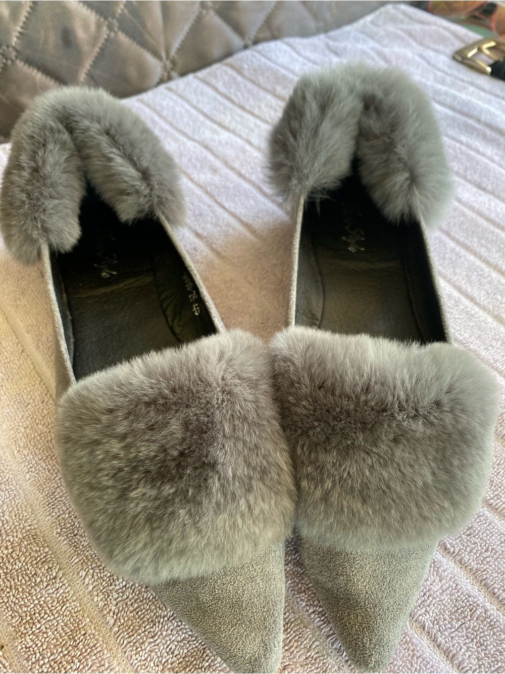 Women's Gray genuine Fur Pointed Toe Slip-On Flats size 40. Fits like an 8
